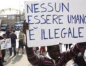 Immigrazione, fiaccolata dei sindacati per chiedere “interventi e una diversa politica”