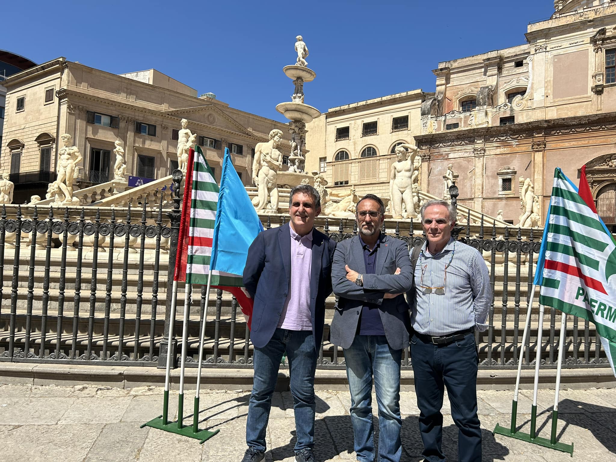 “Palermo è in emergenza, amministrazione immobile”: sit-in a piazza Pretoria